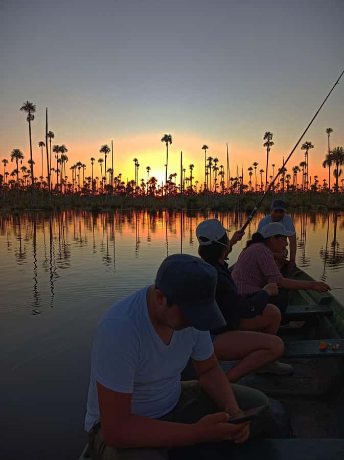 Puerto Maldonado: Lake Yacumama sunset and piranha fishing - Caimans and wildlife scanning: what you are really doing