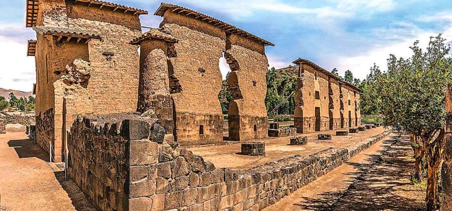 Puno: Route Of The Sun to Cusco with Lunch and Ticket Option - Pukara interpretation center, bulls, and painted protection figures