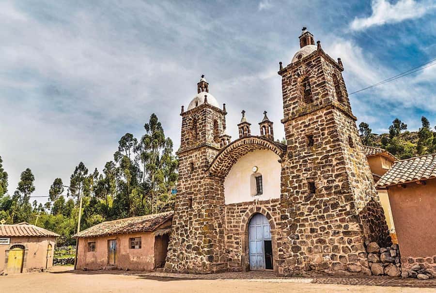 Puno: Route Of The Sun to Cusco with Lunch and Ticket Option - Andahuaylillas church of San Pedro Apóstol, the interior impact