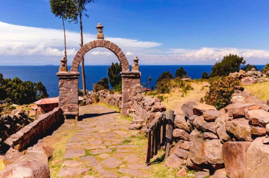 Puno: Two-day excursion to Uros, Amantani and Taquile - Starting in Puno: the 7:00 pickup that sets the pace