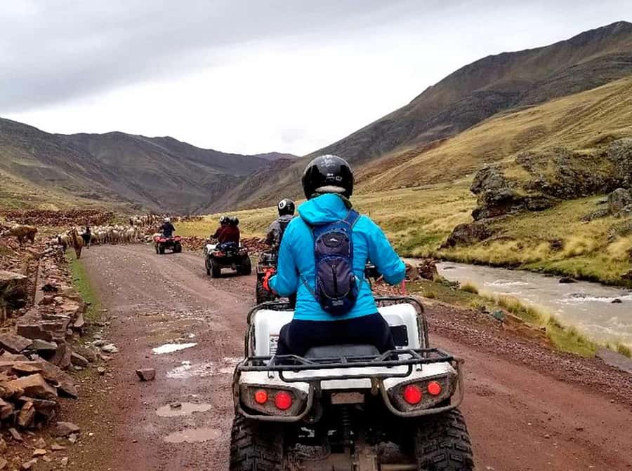 Rainbow Mountain on ATV - The 4:30 am pickup and the long drive south to Cusipata