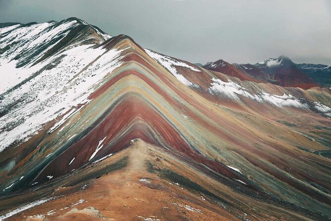 Rainbow Mountain Perú Full Day Group Shared Service - Summit time: mineral colors, guide explanations, and photo breaks
