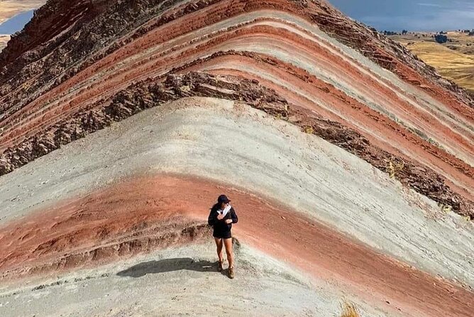 Rainbow Mountain Tour - The summit at 5,036m: colors, Ausangate, and time to breathe