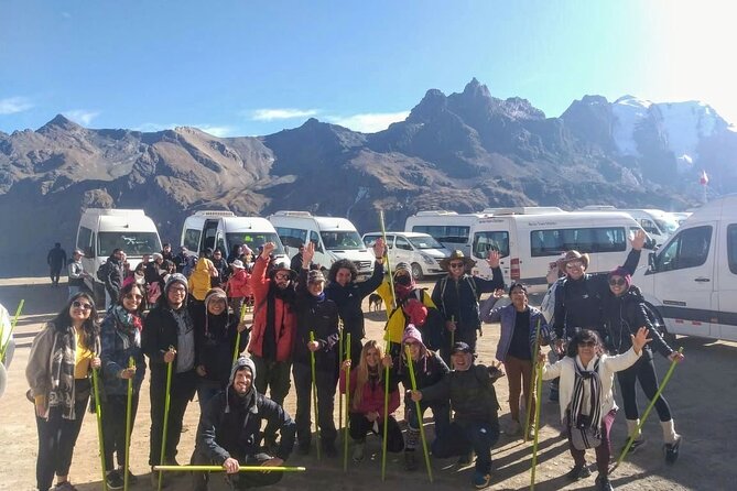 Rainbown mountain cusco 1 Day - Reaching the summit: photos, rest, and panoramic views