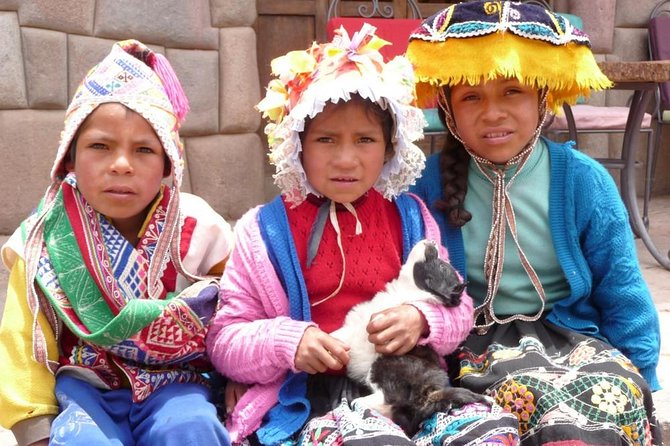 Sacred Valley - Pisac and Ollantaytambo day tour - Manos De La Comunidad, alpacas and vicuñas up close