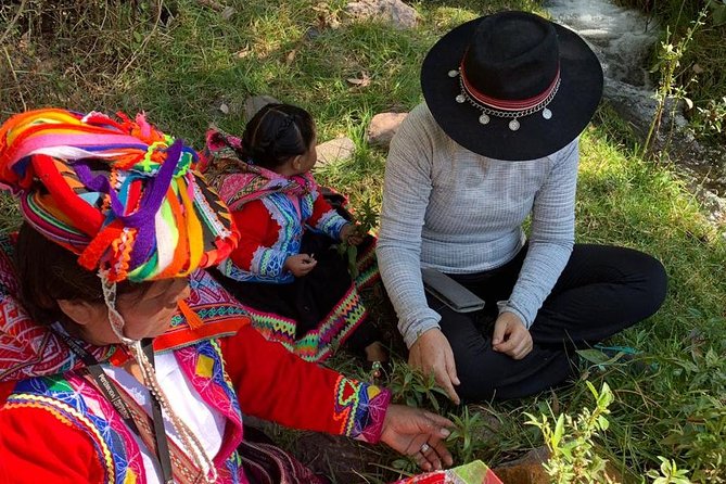 Sacred Valley Textile Workshop – Dyeing & Weaving in Cusco - Finishing touches: packaging, provenance, and taking your work home