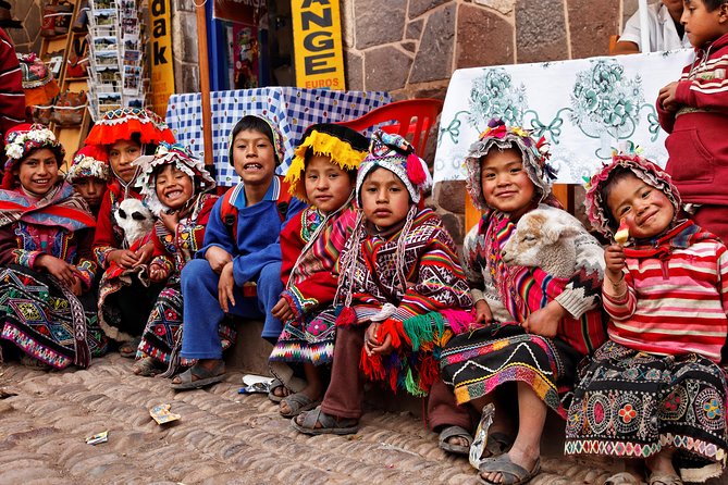 Sacred Valley with Peru Vip : Pisac, Ollantaytambo and Chinchero - Awana Kancha camelid reserve: your “before the ruins” warm-up