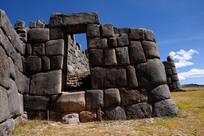 Sacsayhuaman Temple, Tambomachay and Puca Pucara Half-Day Tour - Qenqo: carved rock passages and a possible closed altar