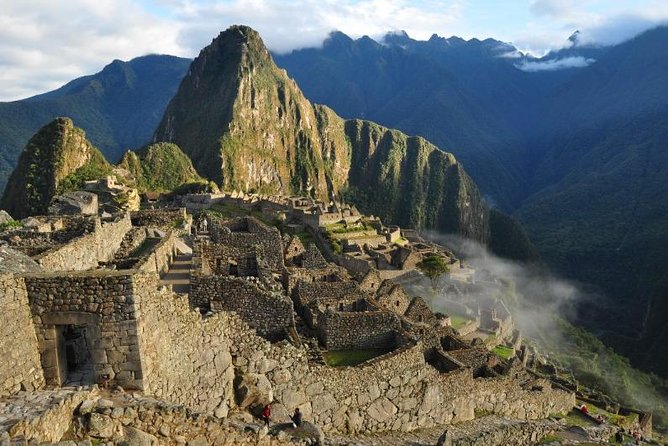 Salkantay 5-Day Trek To Machu Picchu - Day 3: Upper jungle hiking, waterfalls and river crossings, then Santa Teresa warm-up