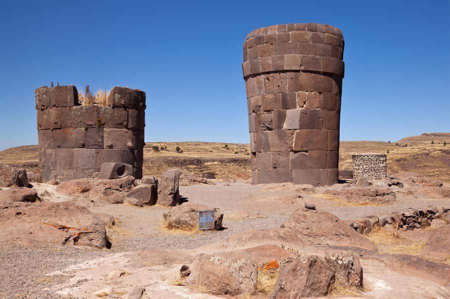 Sillustani: Chullpas de Sillustani Afternoon Half-Day Tour - Chullpa del Lagarto: the tower you’ll remember