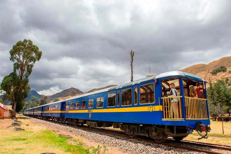 Tour Machu Picchu + Mountain of Huayna Picchu 2 days - Guide quality, and the kind of help you actually feel