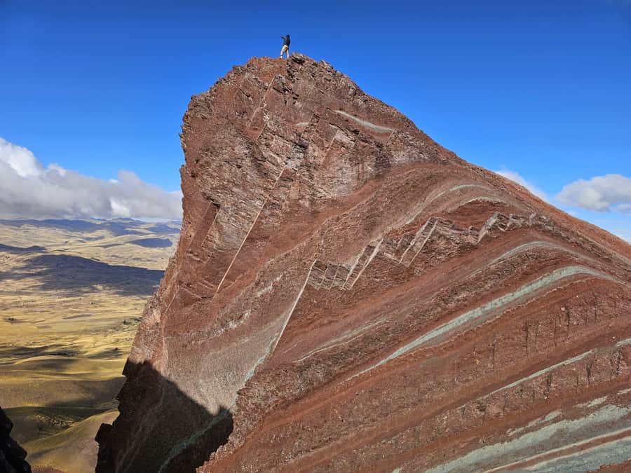 Tour Pallay Punchu Trek Full Day - The Apu Tacllo colors: what you should actually look for