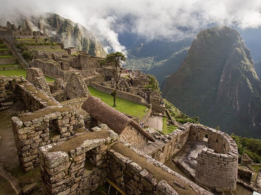 TOUR TO MACHU PICCHU FULL DAY BY TRAIN – The Best Adventure - Arriving in Aguas Calientes: Meeting Your Guide and Getting Ready