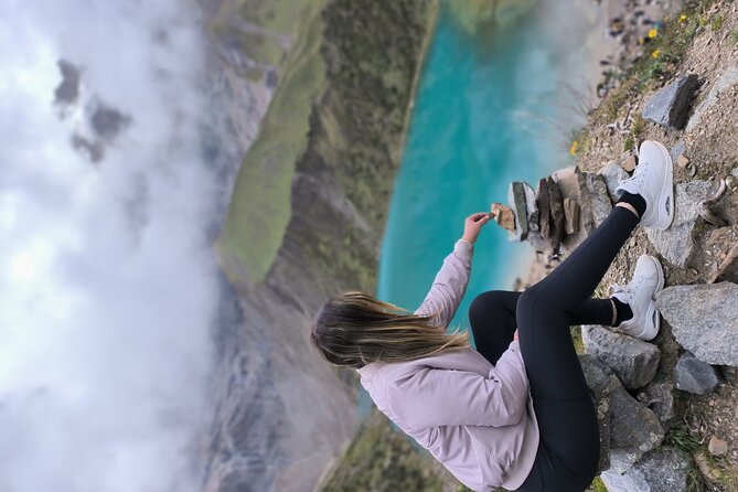 Tour to the HUMANTAY LAGOON from CUSCO - The guide and driver factor: why it affects your day more than you think